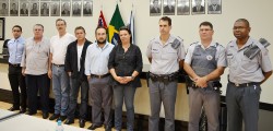 Membros da CESP (Comissão Especial de Segurança Pública) com  representantes das forças policiais.