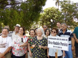 Membros da ONG Princesinha do Rio Pardo, homenageadas e autoridades.