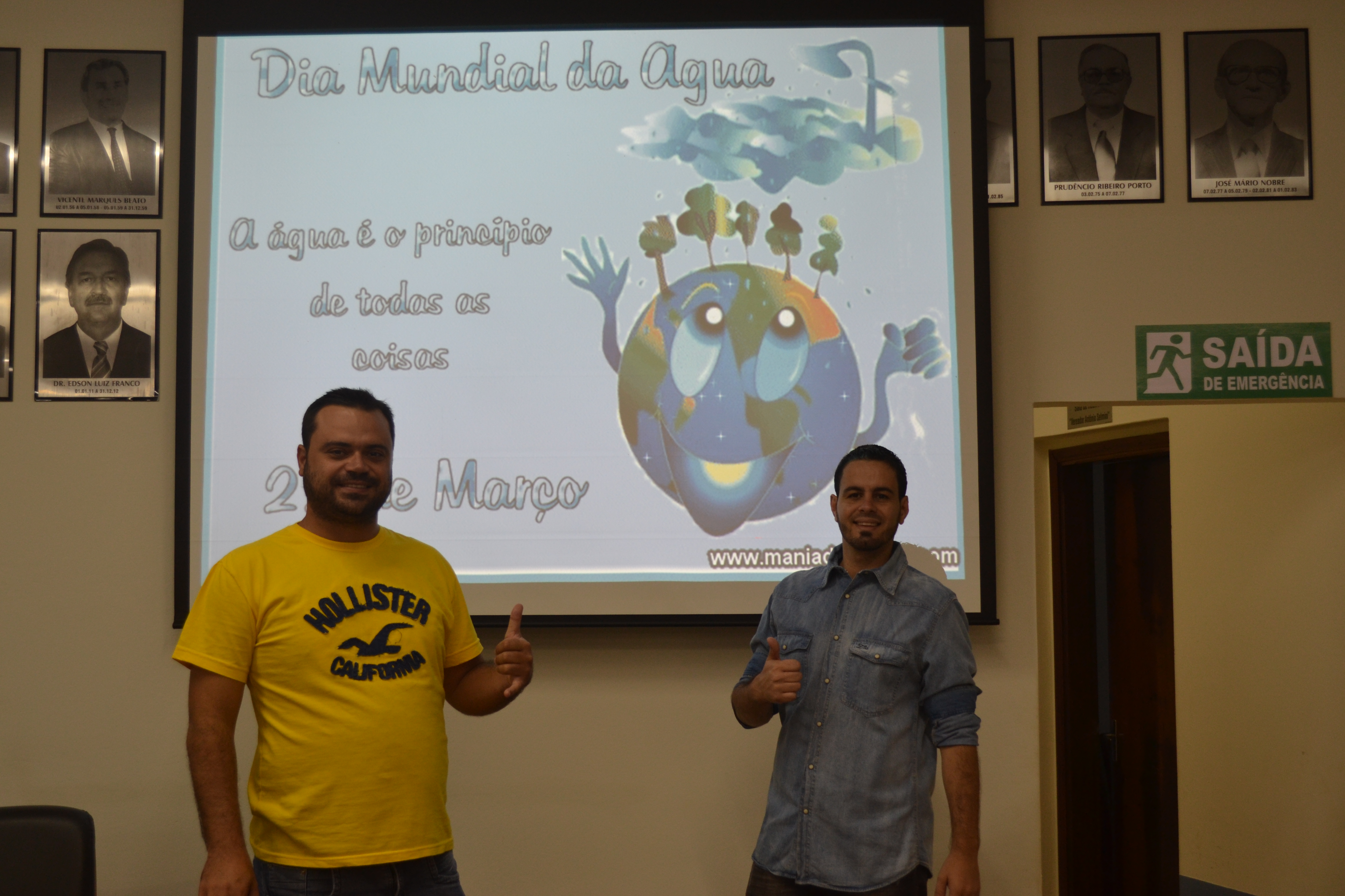 Professores Gabriel e Cleber durante palestra promovida pelo Projeto Viraverde