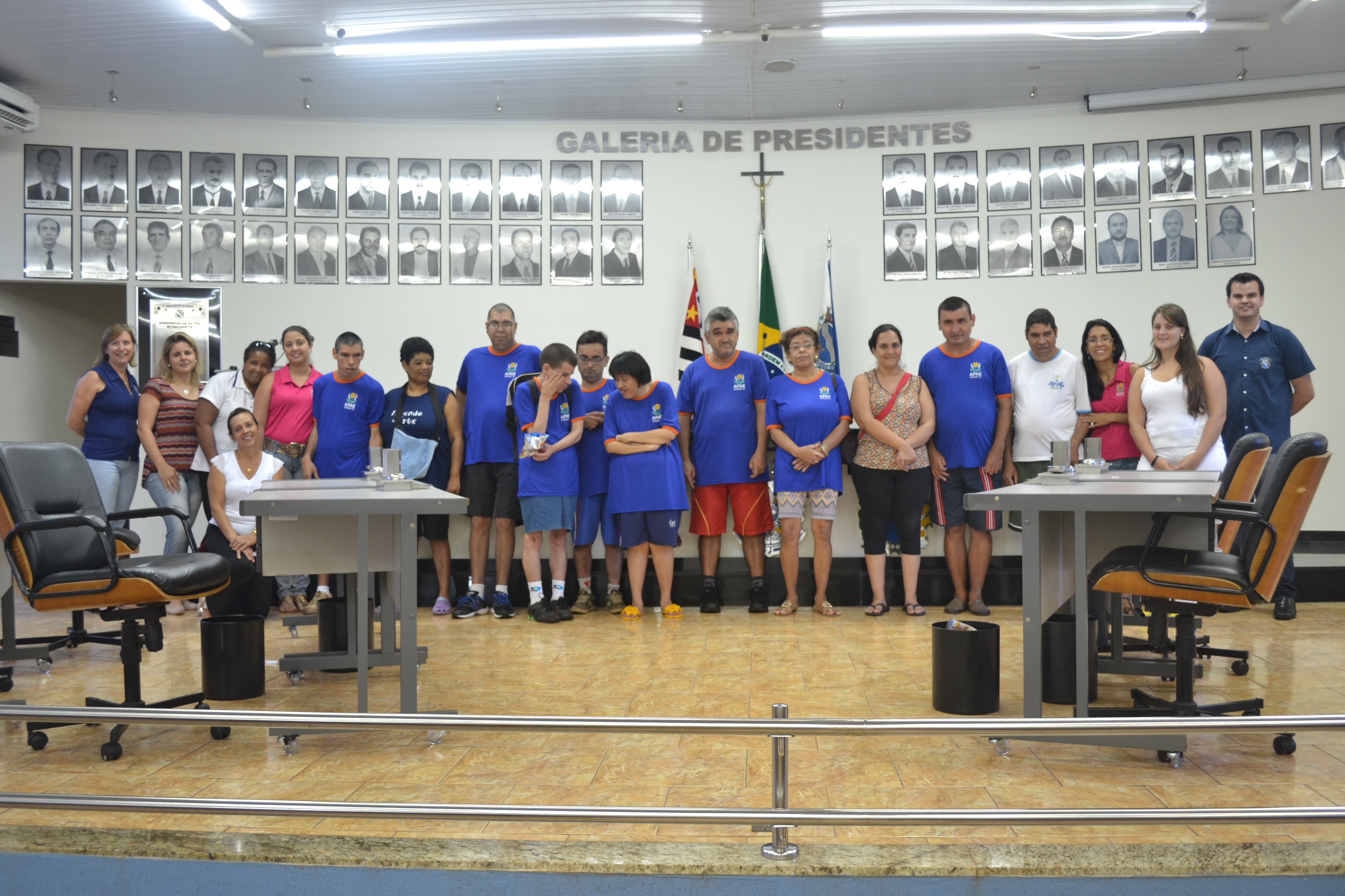 Alunos assistidos pela APAE de Viradouro visitam as dependências da Câmara Municipal.