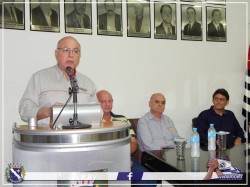 Secretário de Estado de Agricultura e Abastecimento Arnaldo Jardim discursa durante visita à Viradouro. (Foto: facebook Prefeitura de Viradouro).