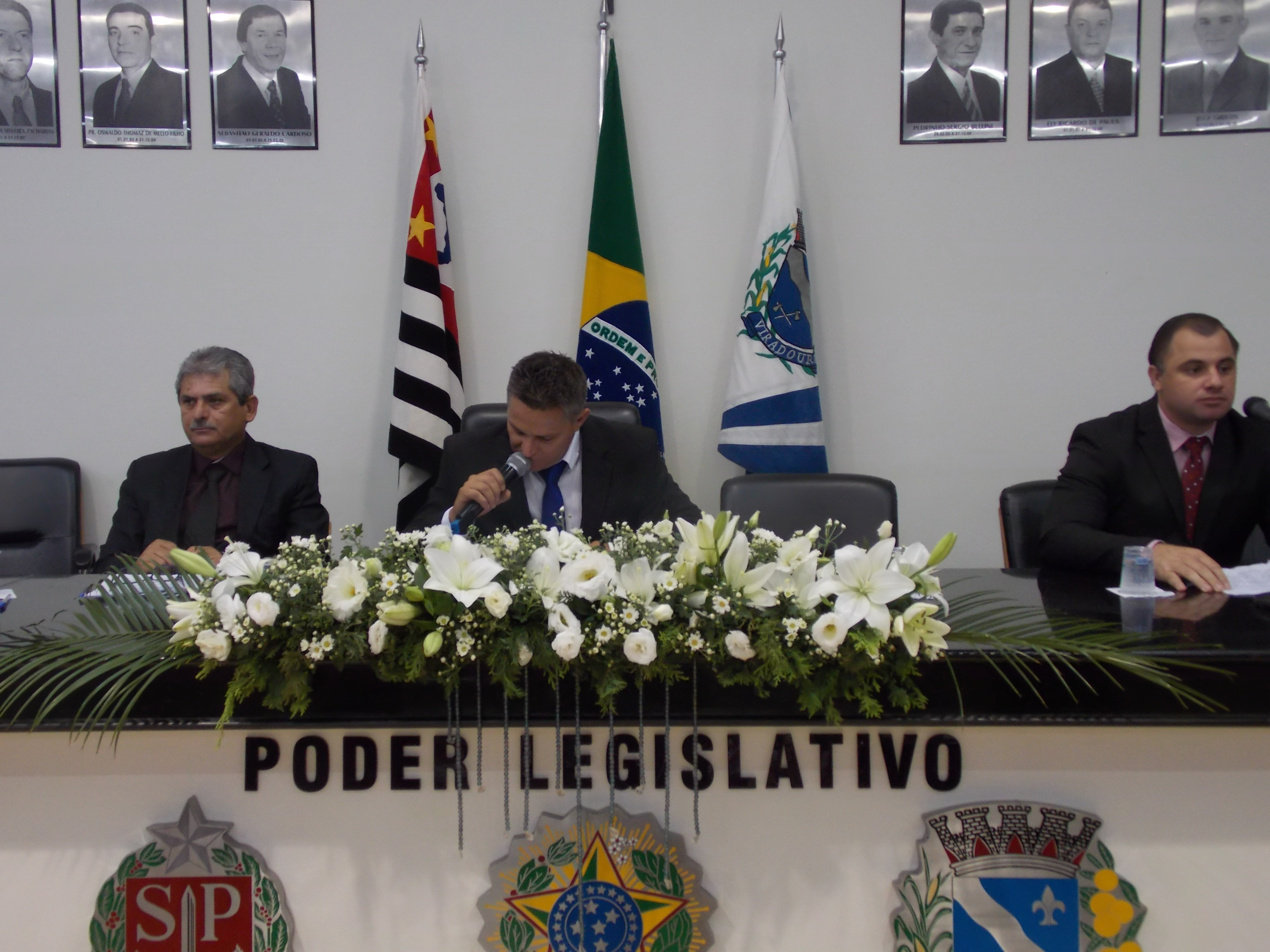 Vereador Julimar Pelizari assume a presidência da Câmara Municipal.