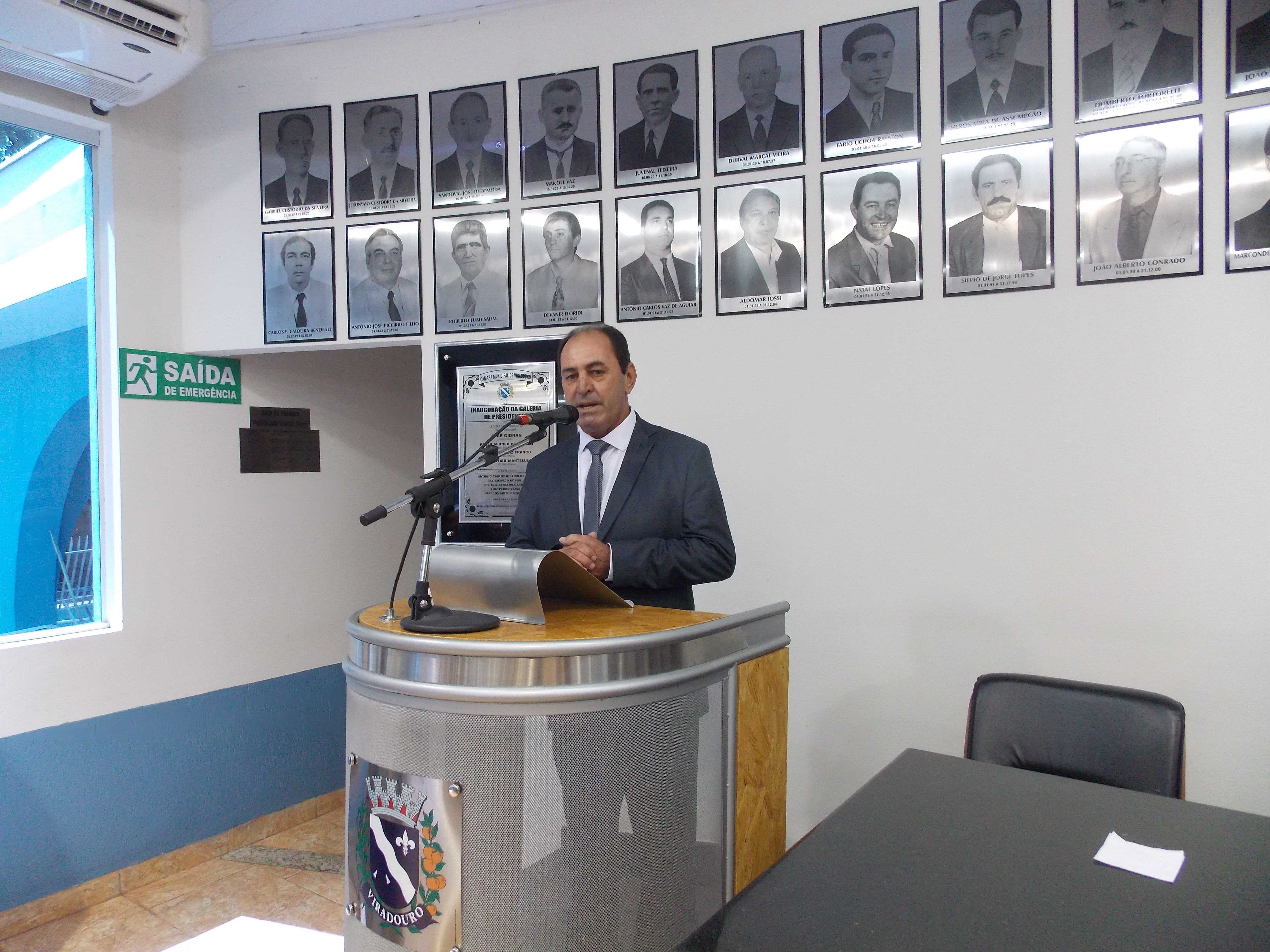 Vice-Prefeito Natal Lopes discursa durante sua posse.