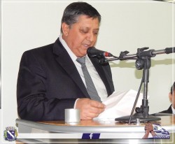 Vereador Edson Buganeme (Paraná) discursa durante Sessão Solene.