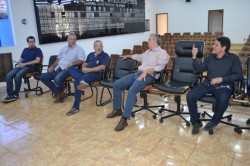 Membros da Comissão Municipal de Geografia e Estatística - CMGE de Viradouro, recebem dados preliminares do Censo Agro - 2017.