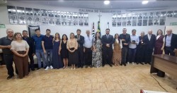 Entrega de homenagem