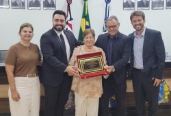 Entrega de homenagem