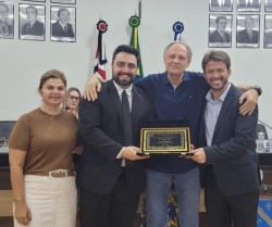 Entrega de homenagem