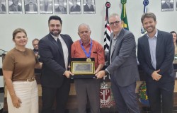 Entrega de homenagem