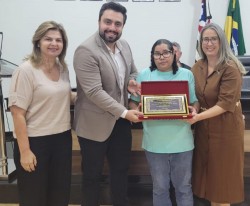 Entrega de homenagem