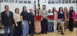 Entrega de homenagem