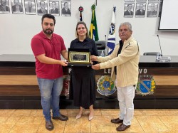Entrega de homenagem