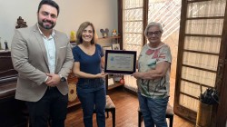 Entrega de homenagem